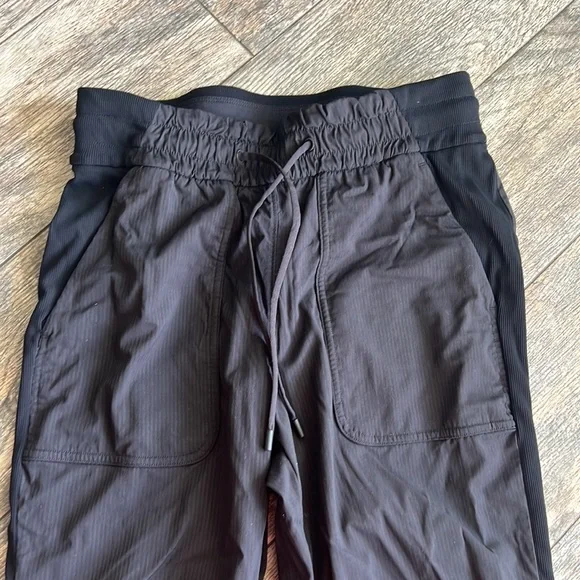 Lululemon dance studio joggers ~ EUC - Picture 5 of 12